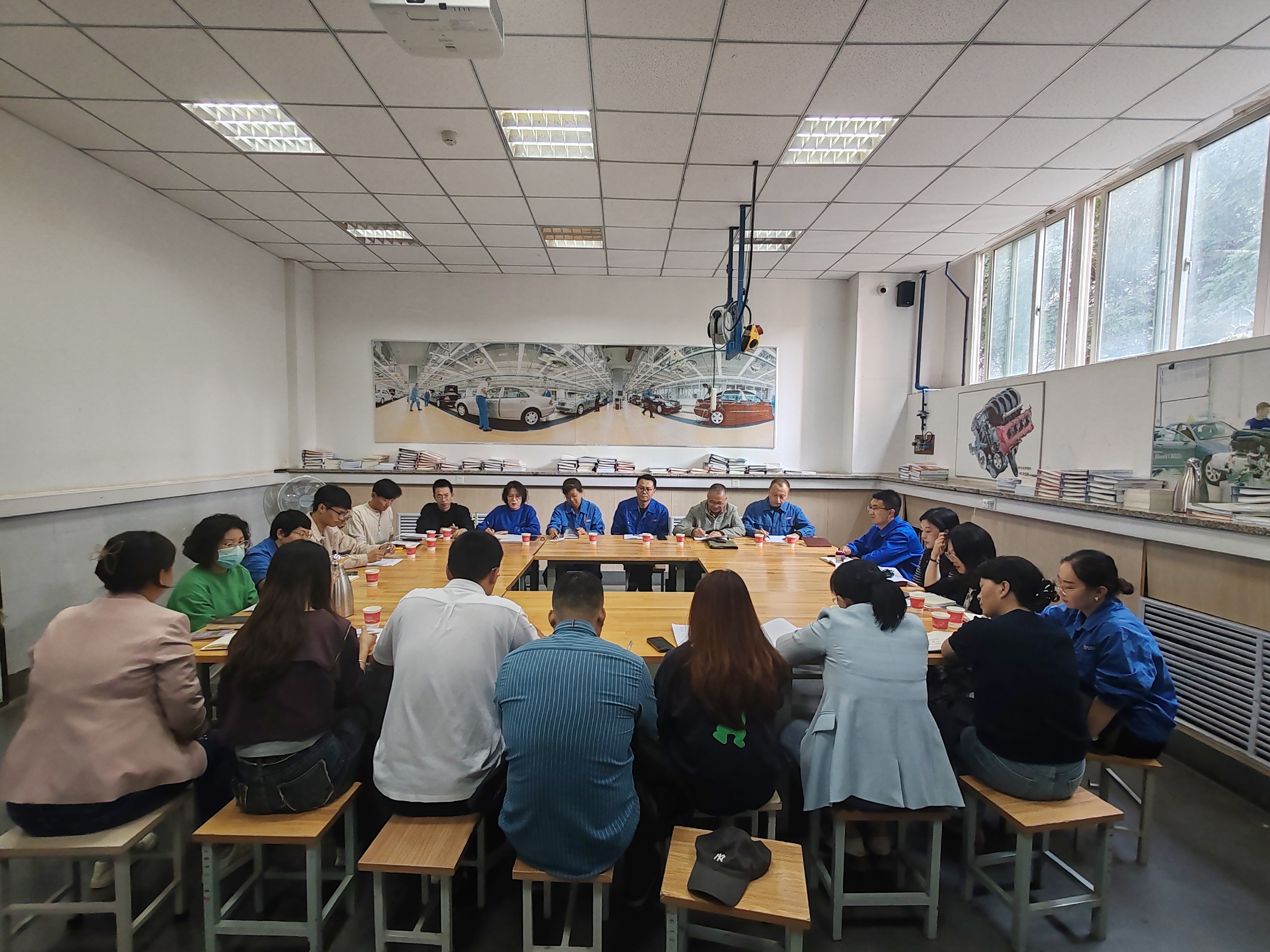 学院开展“引思政之光 照专业之路”主题教研活动